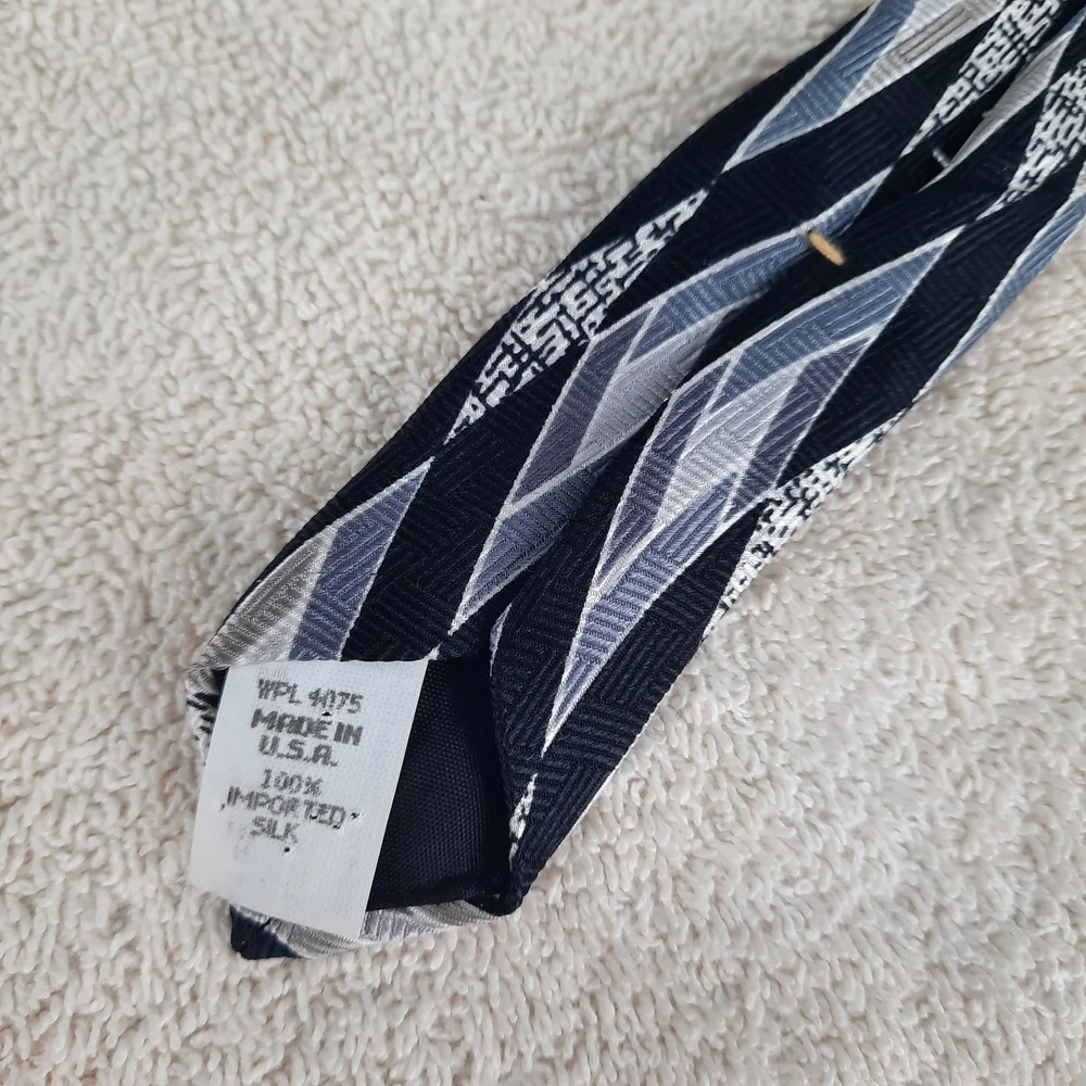 Oscar de la Renta Black and Silver Patterned Silk Men's Necktie - Picture 4 of 7